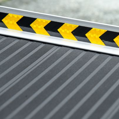 HOMCOM Wheelchair Ramp, 152L x 73Wcm, 272KG Capacity, Folding Aluminium Threshold Ramp with Non Skid Surface, Transition Plates Above and Below for Home, Steps, Stairs, Curbs, Doorways