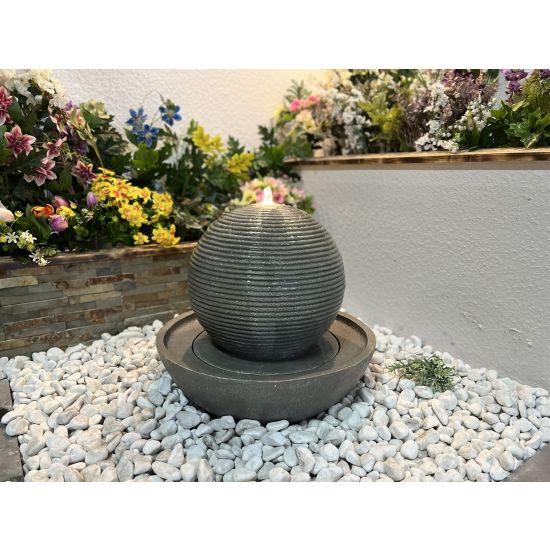 Modern Solar Water Features UK – Elegant Outdoor Water Features for Contemporary Gardens